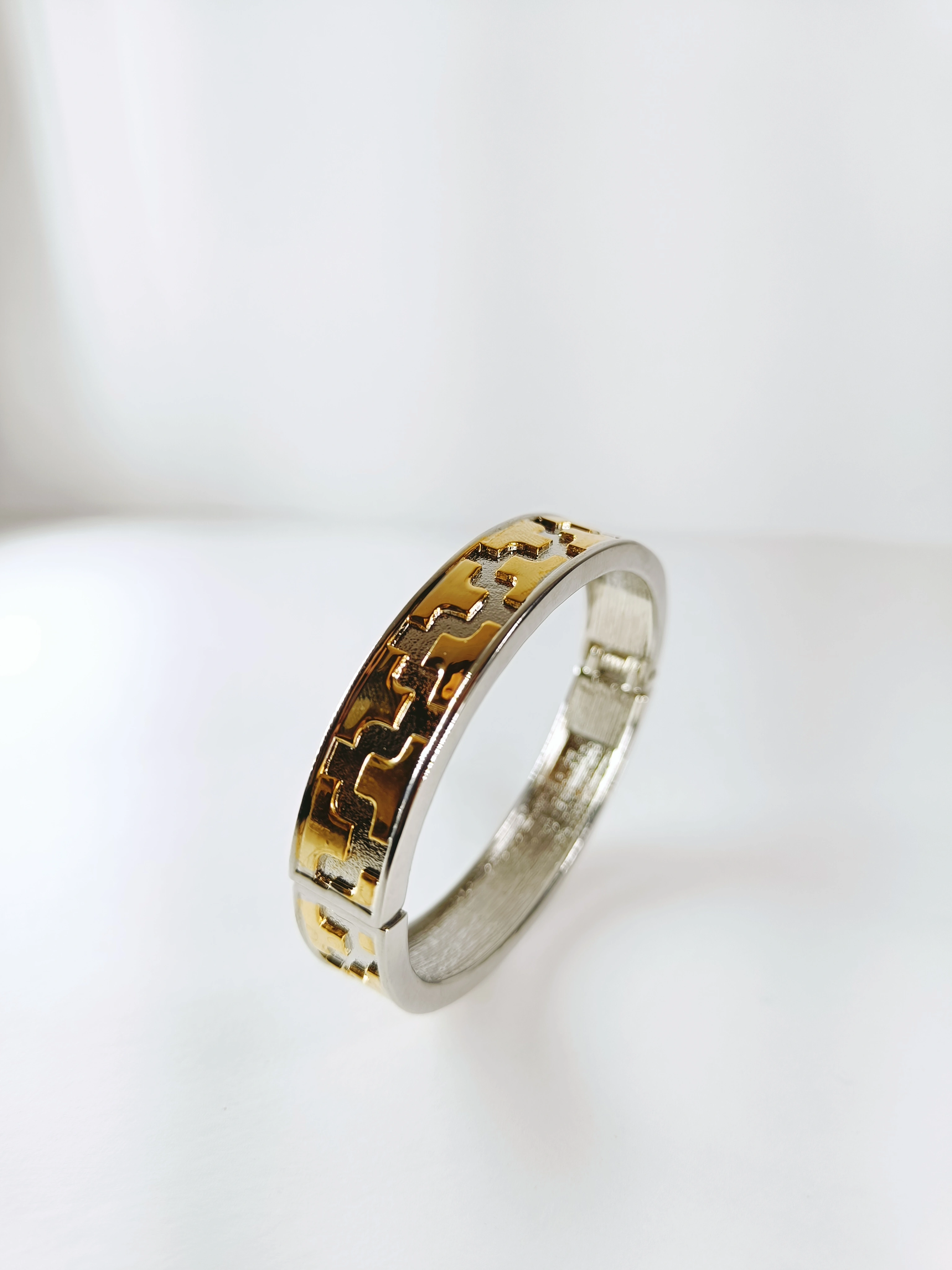 Khuttal's Product Image