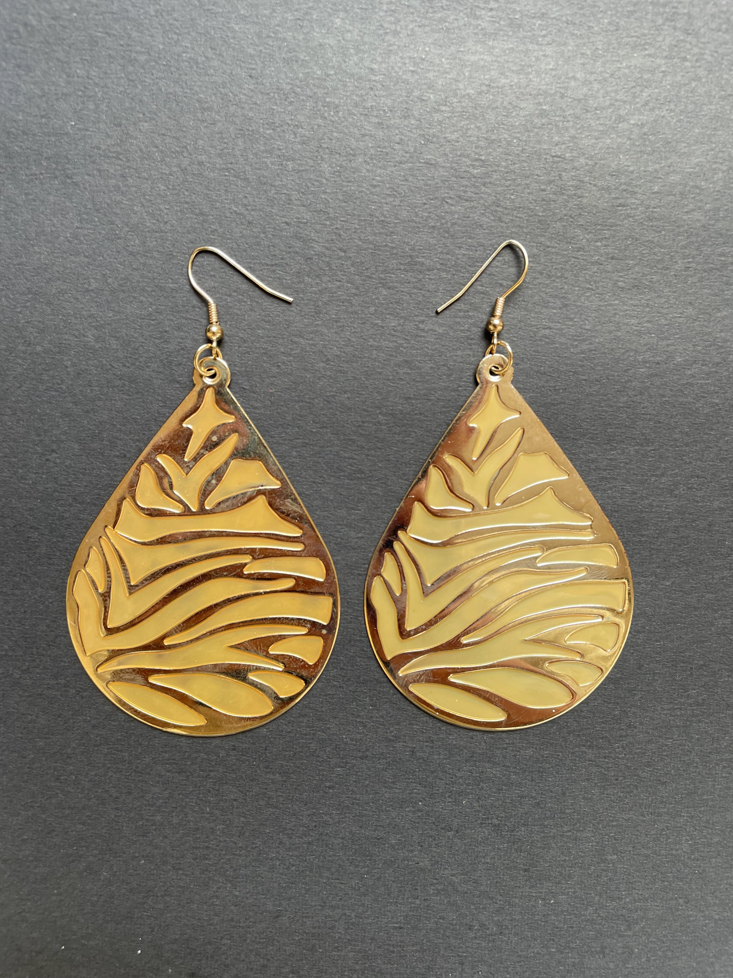 Khuttal's Product Image